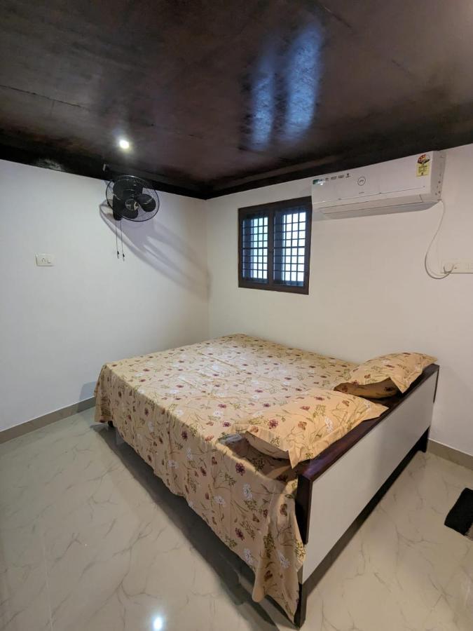 Budget Home Kochi Exterior photo