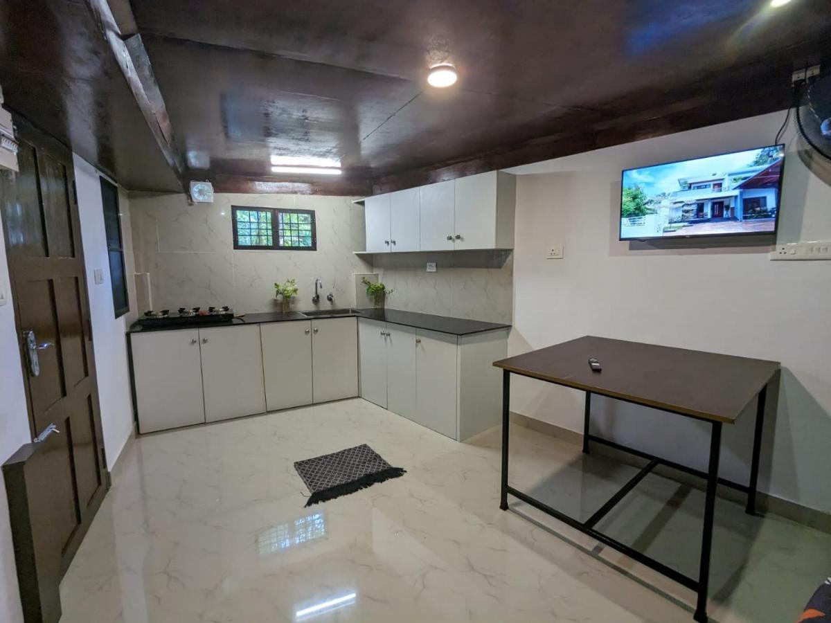 Budget Home Kochi Exterior photo