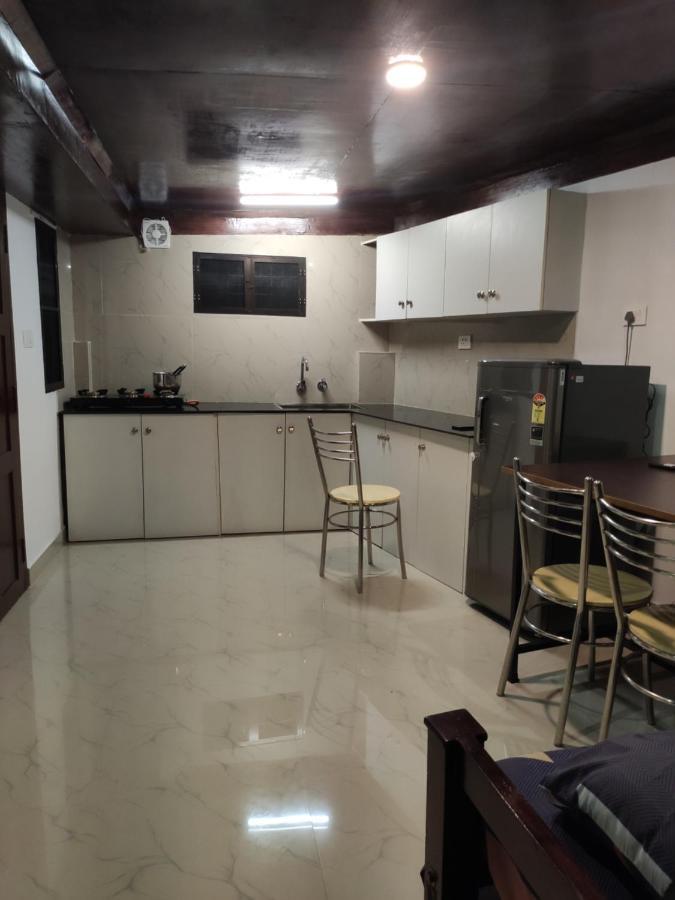 Budget Home Kochi Exterior photo