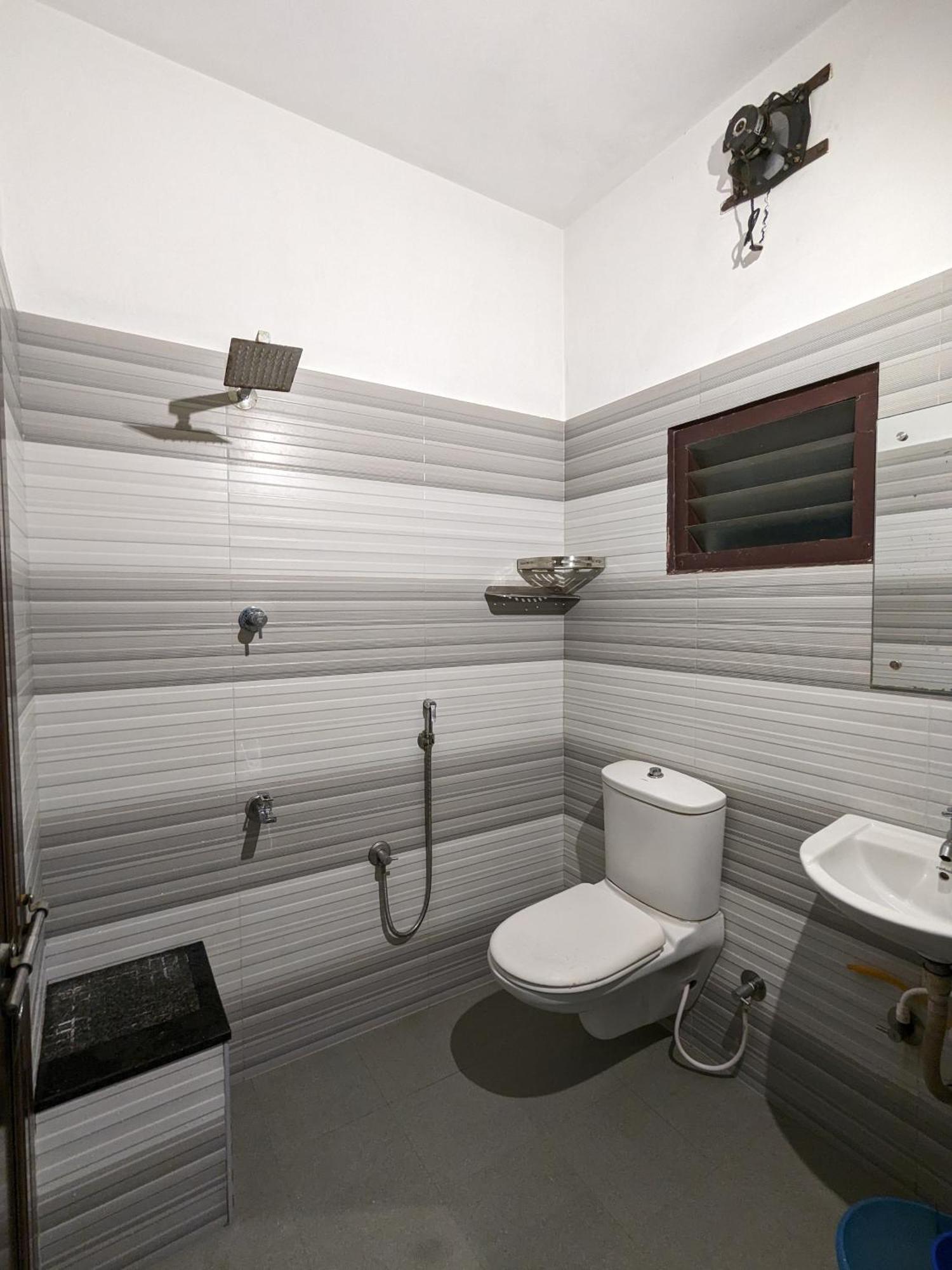 Budget Home Kochi Exterior photo