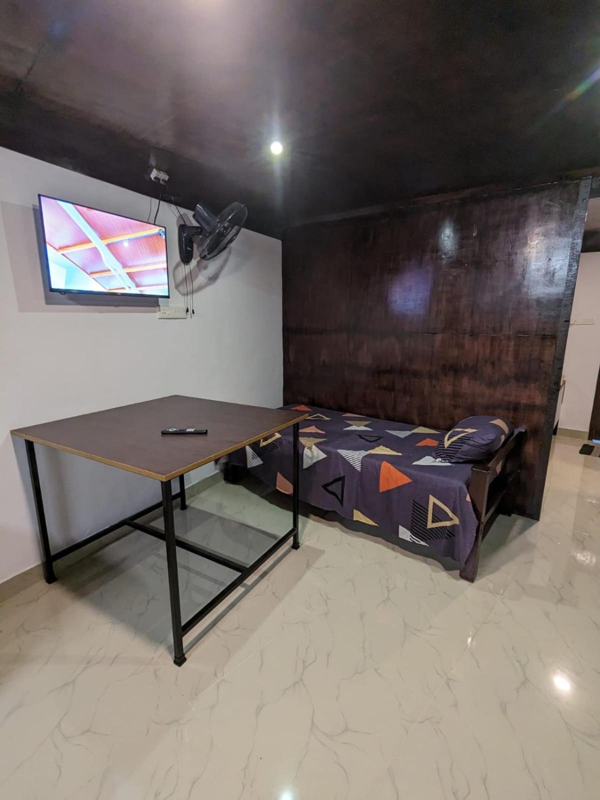 Budget Home Kochi Exterior photo