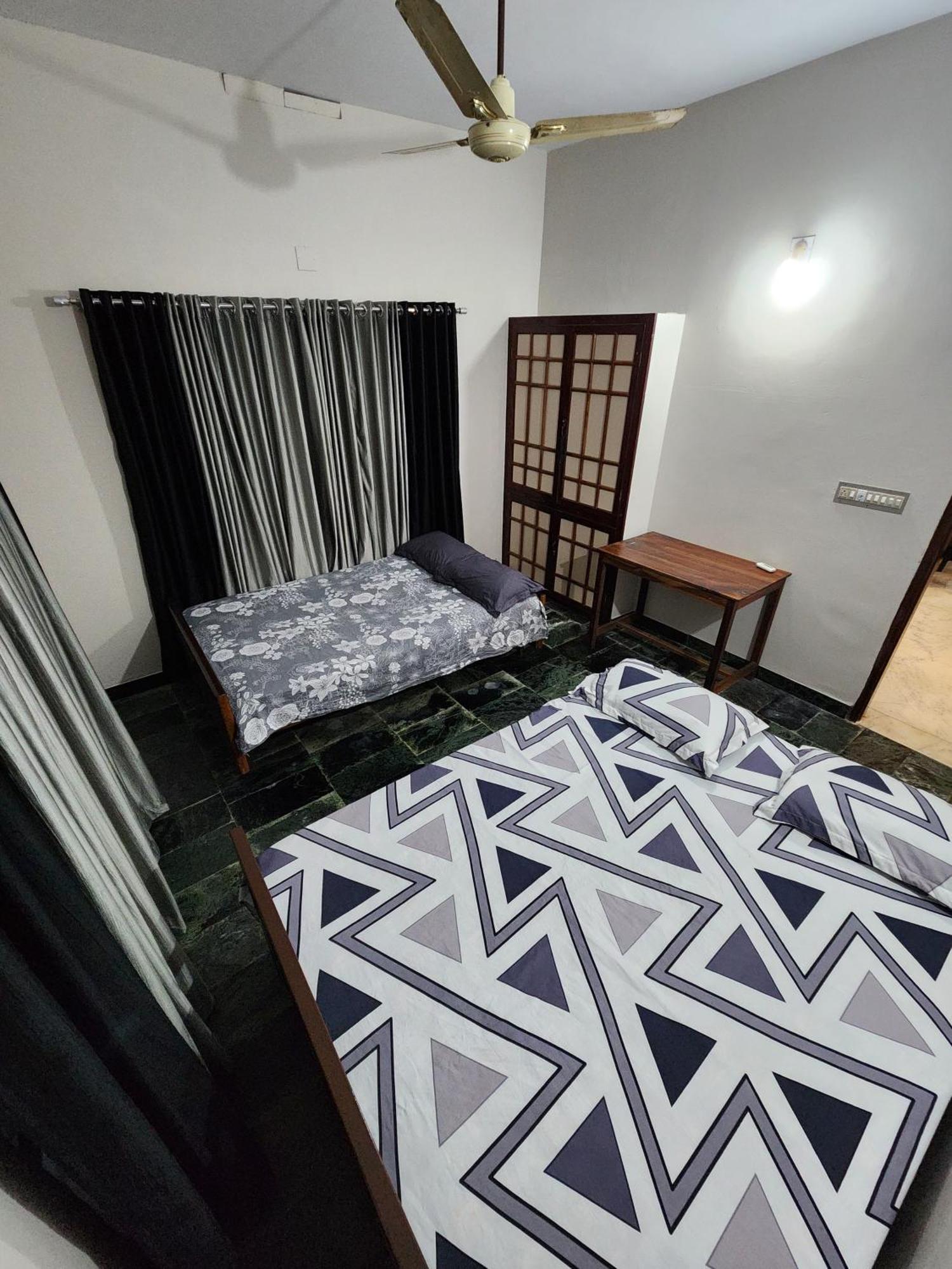 Budget Home Kochi Exterior photo