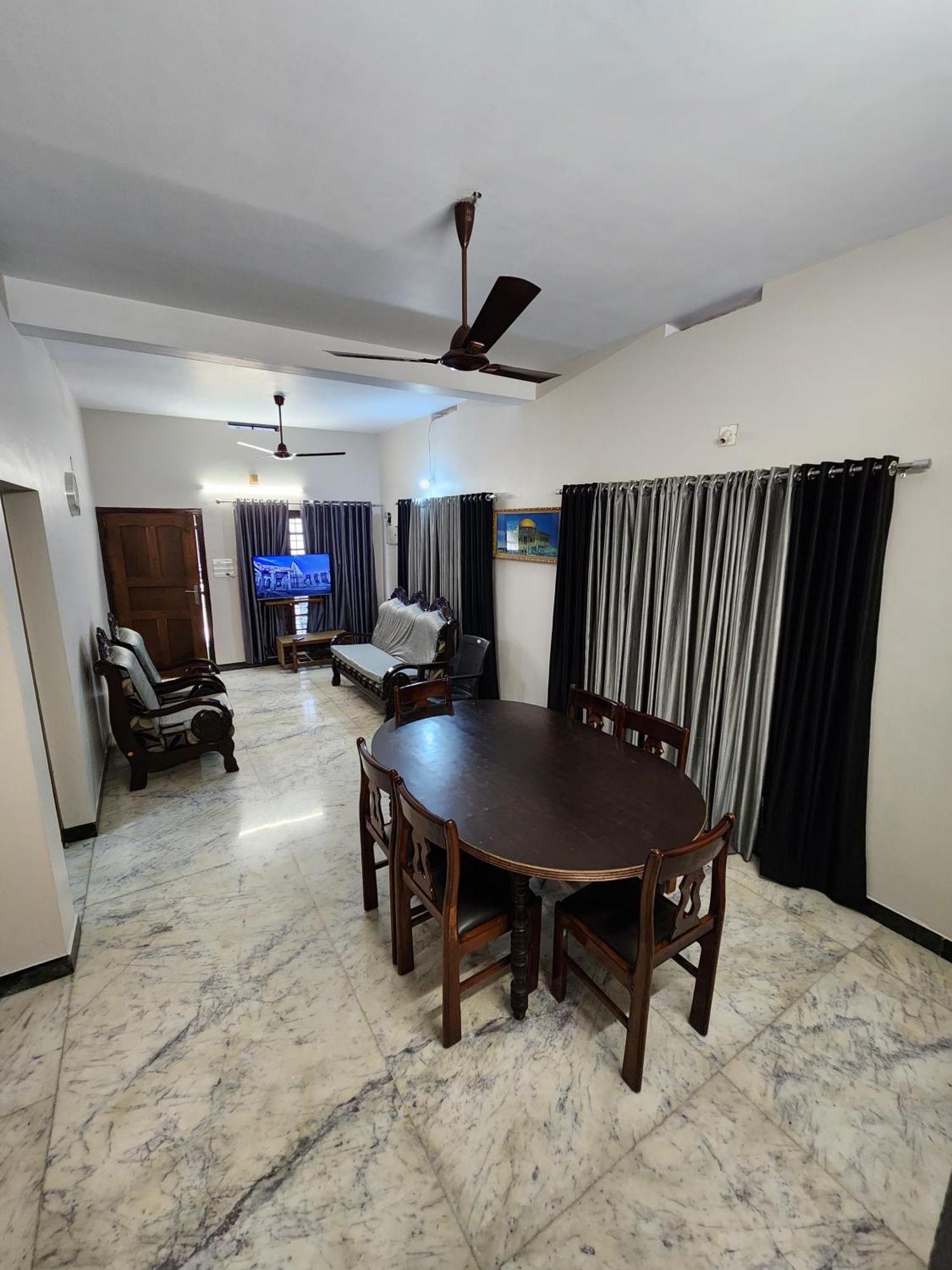 Budget Home Kochi Exterior photo