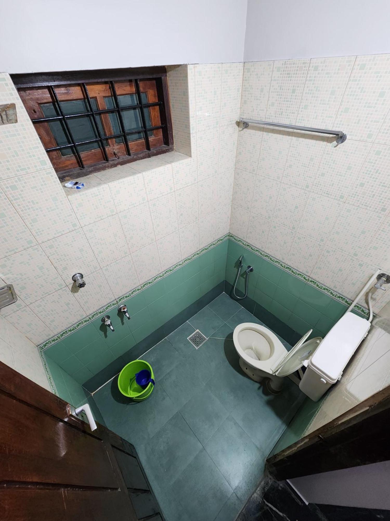 Budget Home Kochi Exterior photo